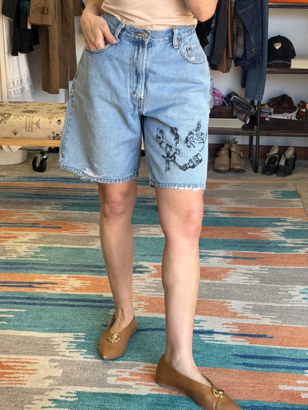 Levi's 550 Denim Bermuda Shorts Upcycled Reworked Graffiti Western Art - Picture 2 of 12